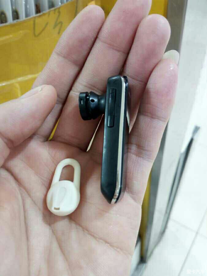 求大湿,蓝牙耳机进水了,谁能维修,感谢感谢